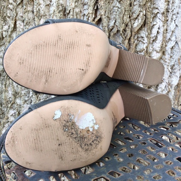 XOXO Birkita* (7M) WOMEN’S Heel Peep toe ankle boots, cutout style, Pre -owned. - Picture 7 of 7